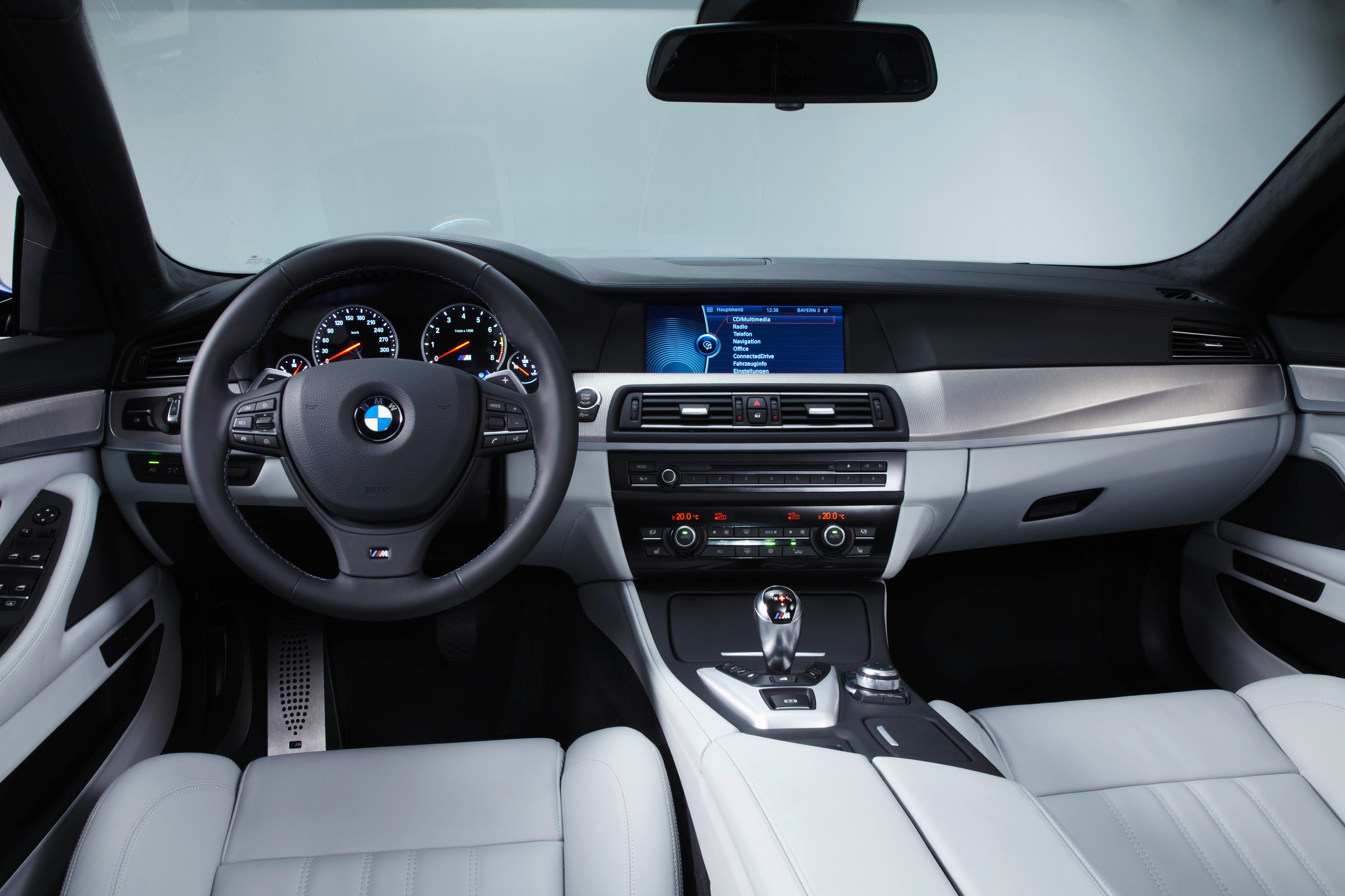 Авито м5 купить. BMW m5 салон. BMW m5 f10 Interior. BMW м5 f10 салон. BMW 5 f10 Interior.